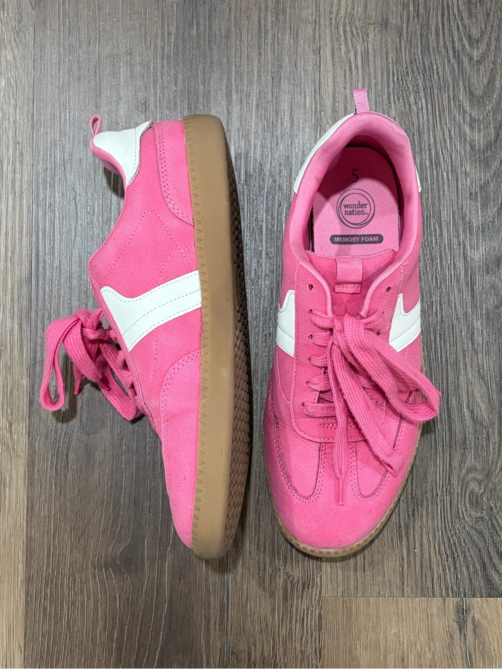 wonder nation Hot Pink Sneakers, Girls size 5 but fit a women’s 7